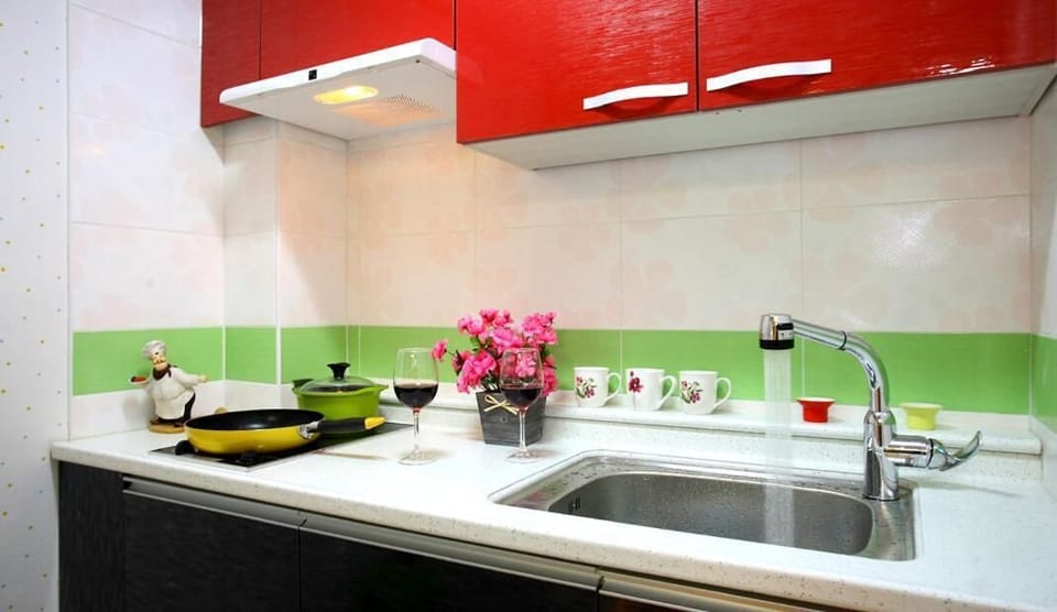 Fridge, microwave, cookware/dishes/utensils