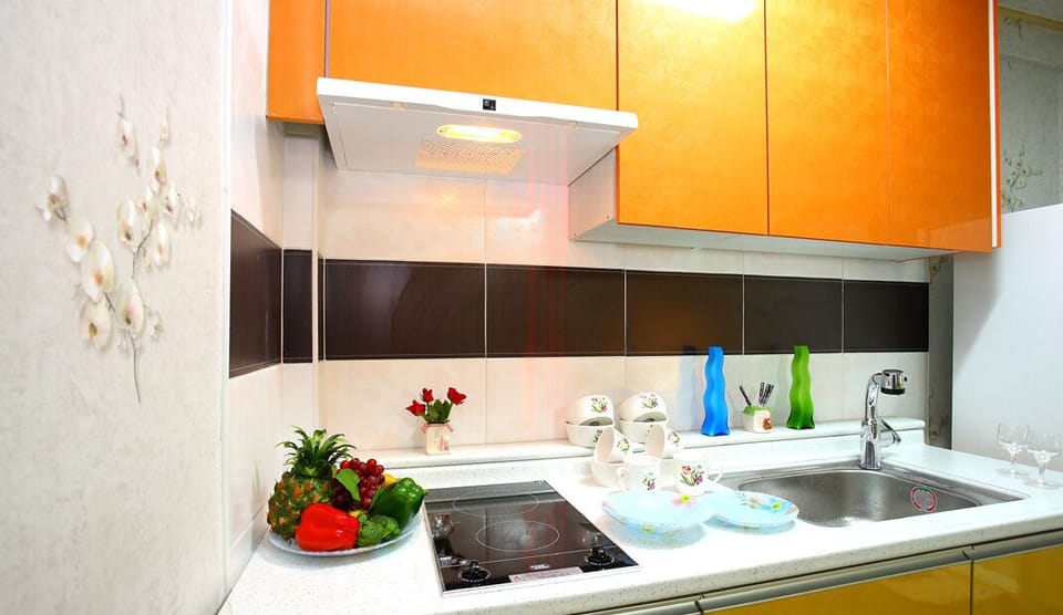 Room (Gaellang) | Private kitchen | Fridge, microwave, cookware/dishes/utensils