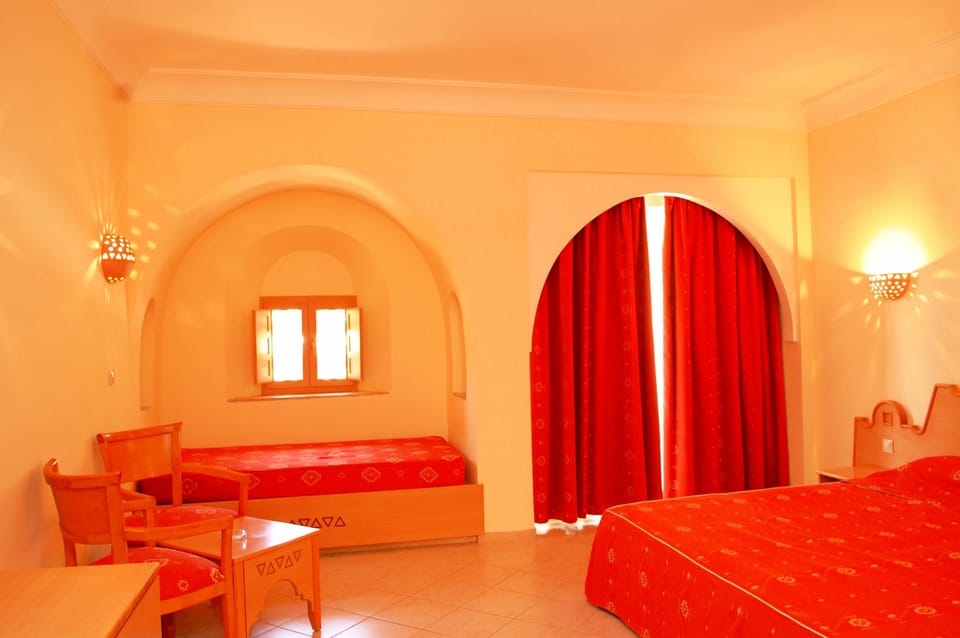 Family Quadruple Room, 1 Bedroom, Non Smoking, Garden Area | Living area | TV