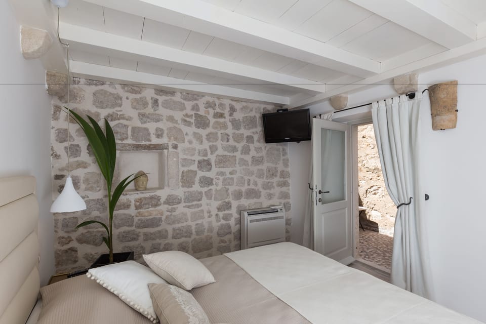 Deluxe Double Room | Free WiFi, bed sheets