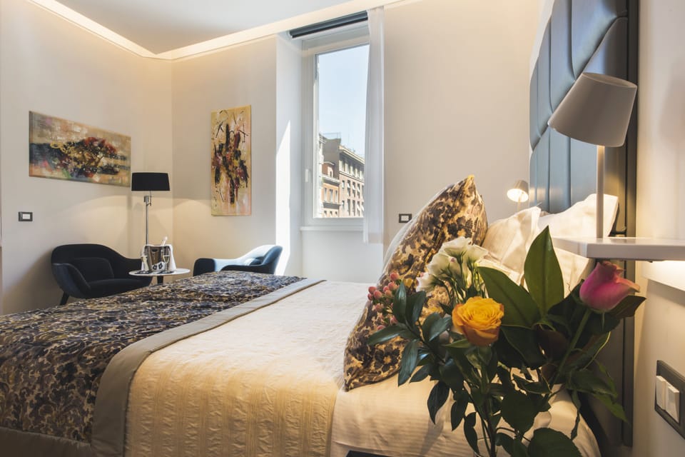 Junior Suite, Ensuite, City View | Premium bedding, minibar, in-room safe, desk