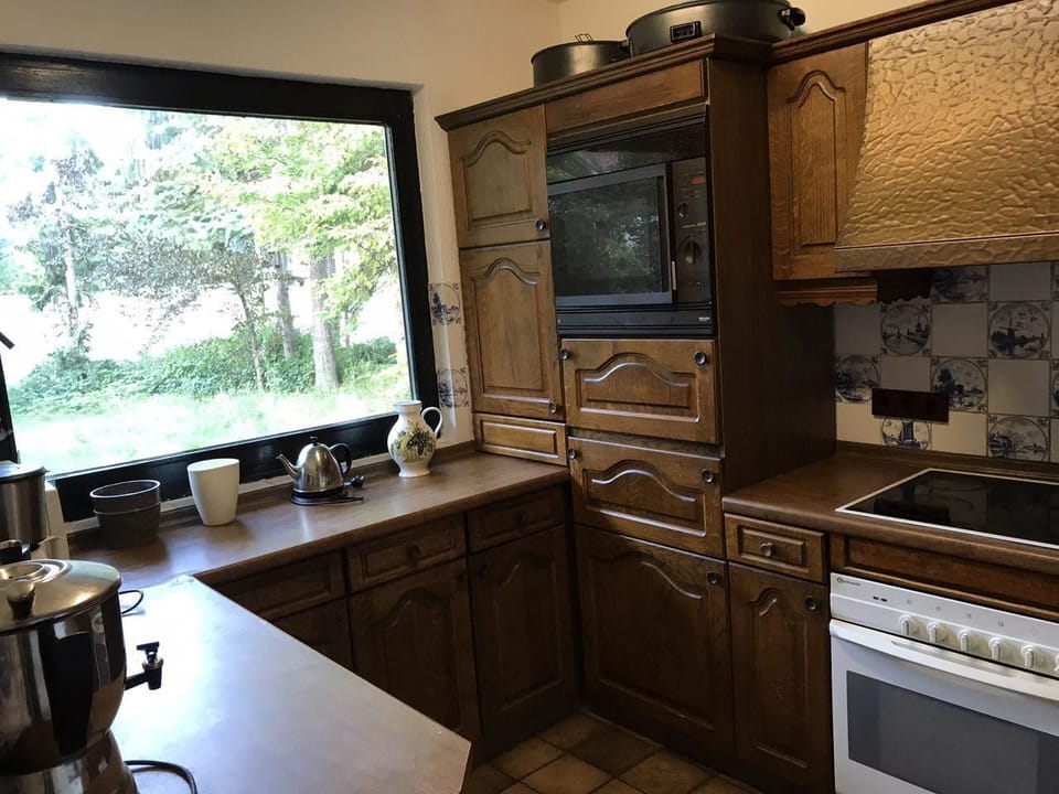 Fridge, stovetop, cookware/dishes/utensils