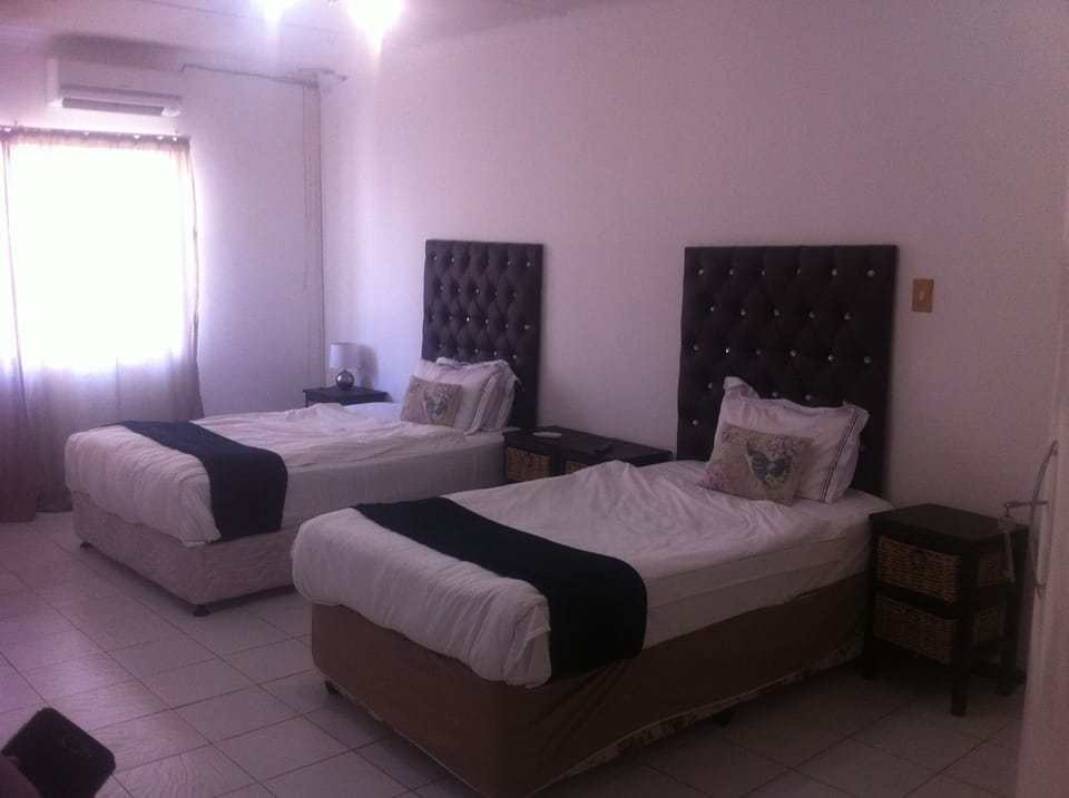 Twin Room, Garden View | Desk, rollaway beds (surcharge), WiFi (free)
