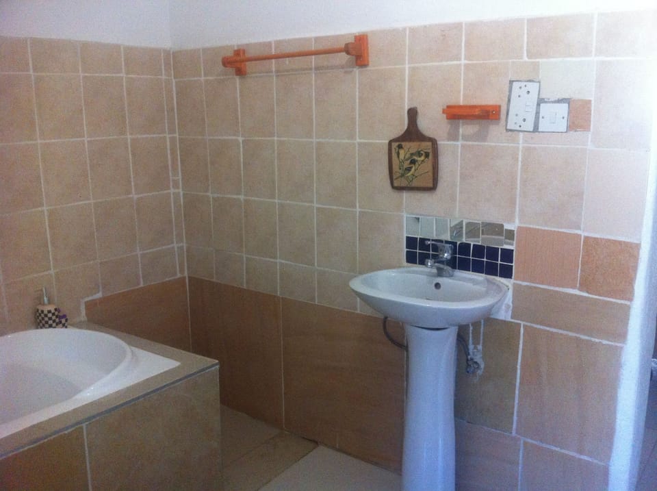Bathroom sink