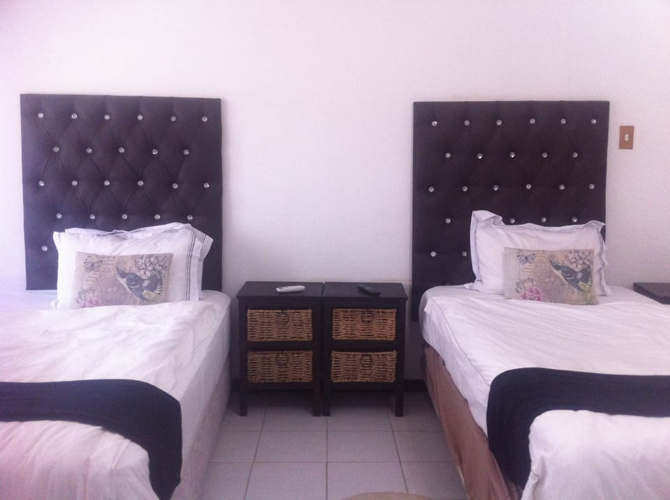 Twin Room, Garden View | Desk, rollaway beds (surcharge), WiFi (free)