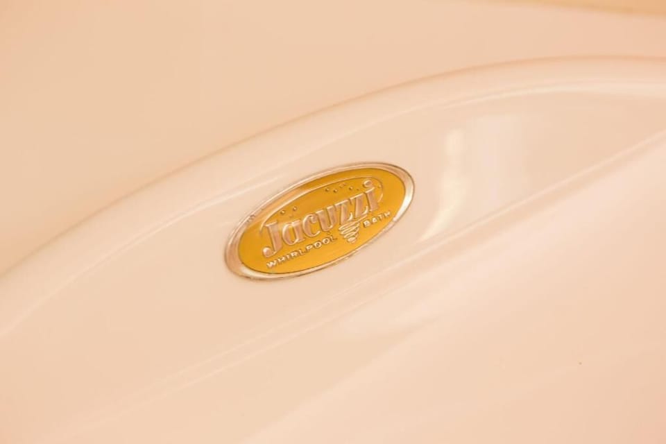 Luxury Condo, 2 Bedrooms | Bathroom | Combined shower/tub, jetted tub, free toiletries, hair dryer