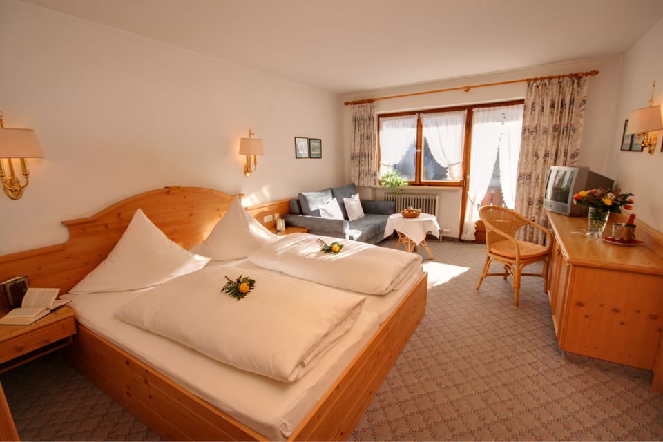 Deluxe Double Room, 1 Double Bed, Balcony | In-room safe, free cribs/infant beds, rollaway beds, free WiFi