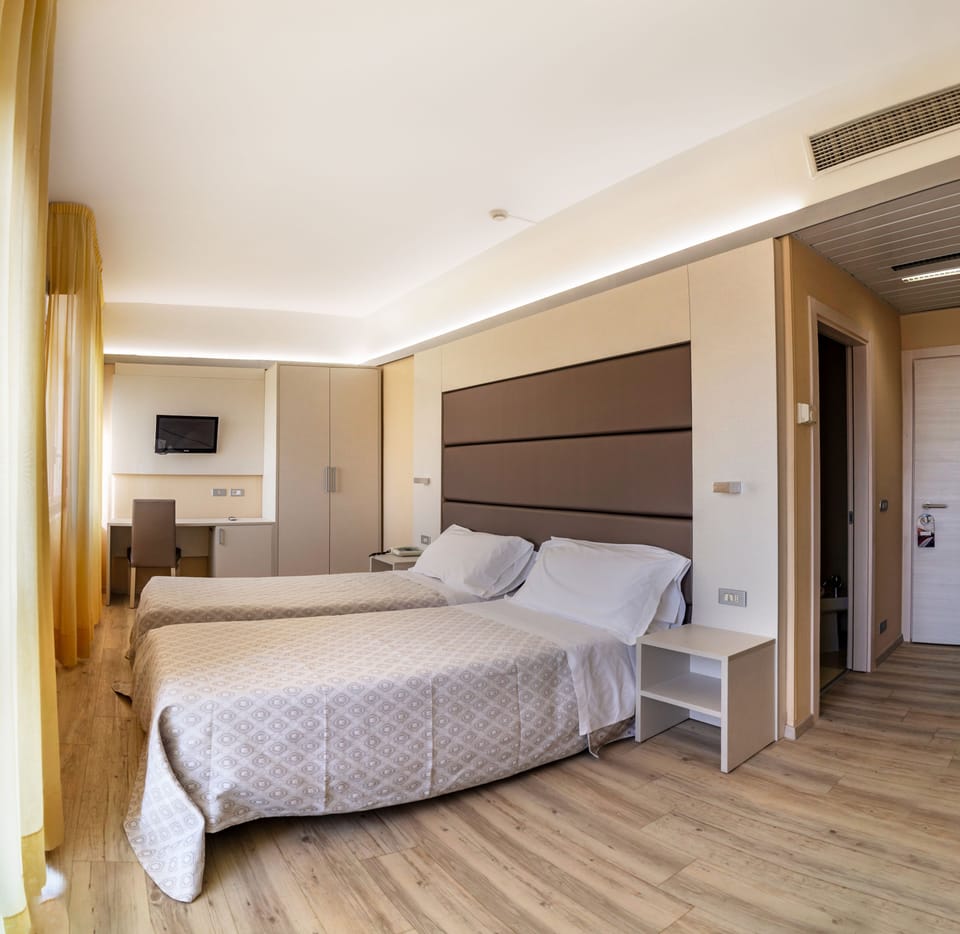 Superior Twin Room | Minibar, in-room safe, desk, cribs/infant beds