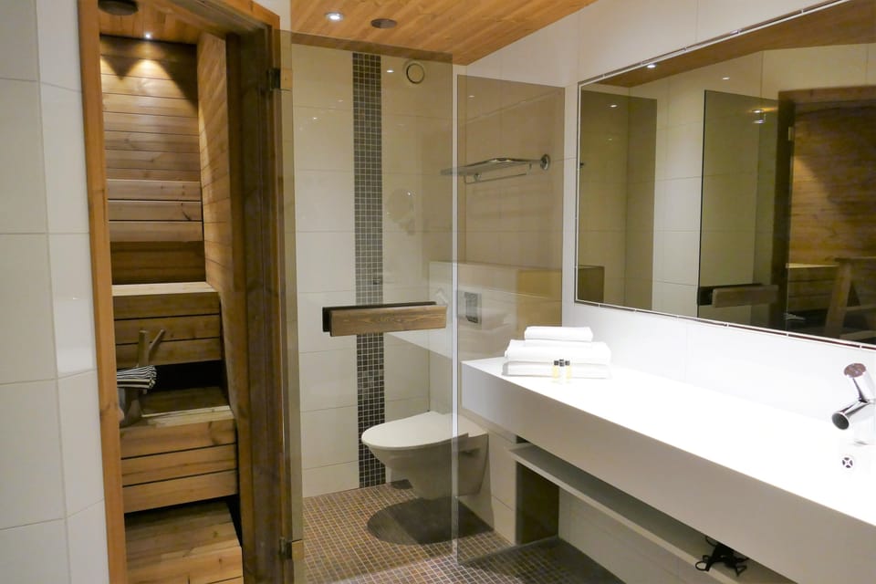 Suite, 1 King Bed, Sauna | Bathroom | Shower, hair dryer, bidet, towels