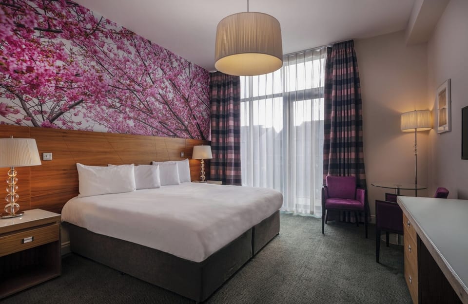Deluxe Double or Twin Room | In-room safe, iron/ironing board, free WiFi, bed sheets