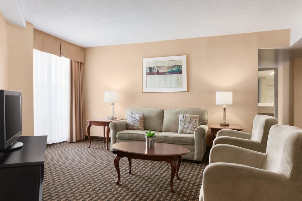 Suite, 1 Bedroom, Non Smoking | Living area | 27-inch TV with cable channels
