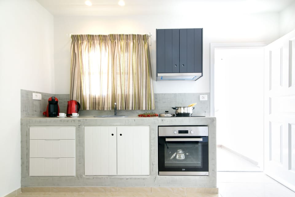 Superior Suite, Hot Tub | Private kitchen | Fridge, oven, stovetop, electric kettle