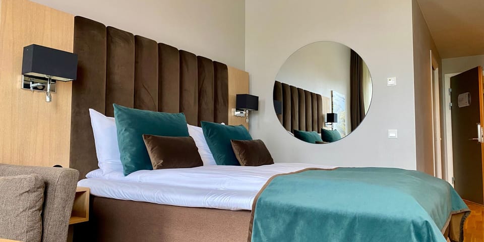 Deluxe Double Room, Sea View | Desk, blackout drapes, iron/ironing board, free WiFi