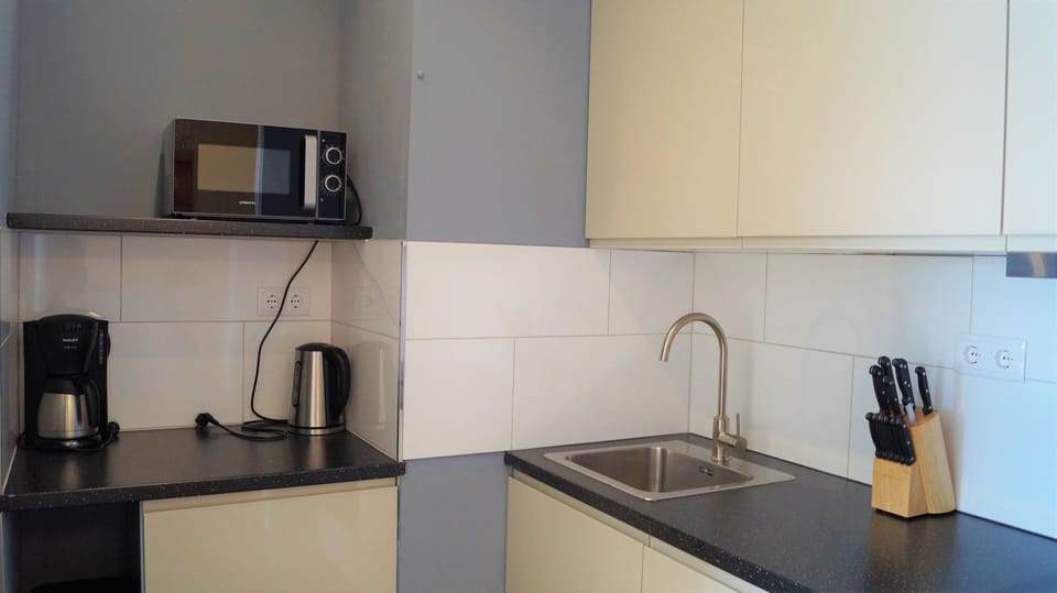 Deluxe Apartment | 2 bedrooms, premium bedding, Select Comfort beds, in-room safe