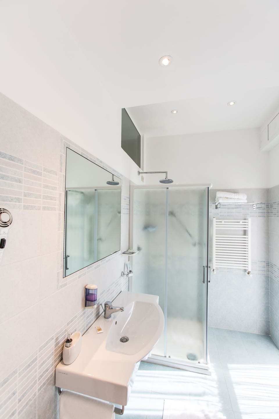 Double or Twin Room, Balcony | Bathroom | Shower, free toiletries, hair dryer, bidet