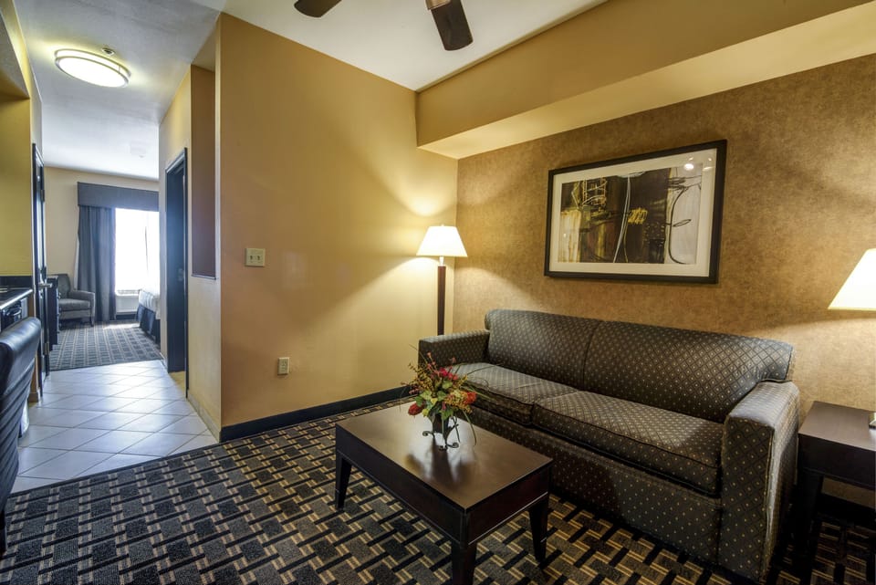 In-room safe, desk, iron/ironing board, rollaway beds (surcharge)