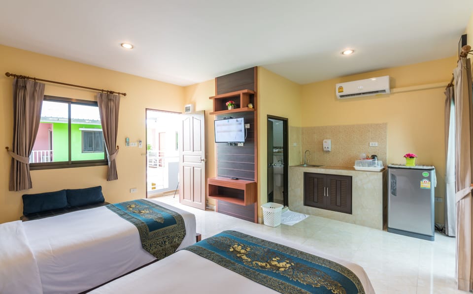 Twin Room | Blackout drapes, WiFi (free), individually decorated, bed sheets