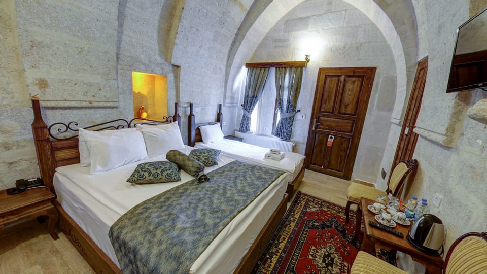 Egyptian cotton sheets, premium bedding, Select Comfort beds, desk
