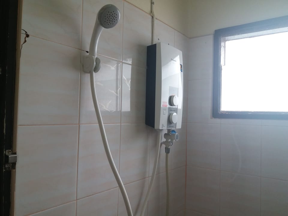 Standard Single Room with Fan | Bathroom shower