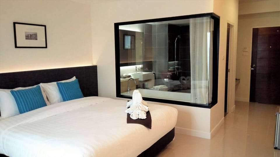 Deluxe Double Room with Bathtub  | Desk, free WiFi, bed sheets