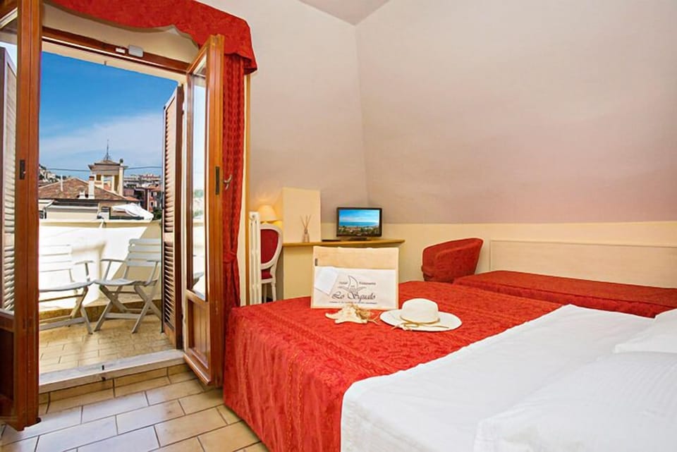 Family Room (Dependance) | Premium bedding, minibar, in-room safe, desk