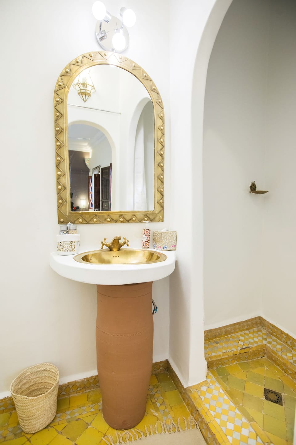 Superior Double Room | Bathroom | Free toiletries, hair dryer, slippers, towels