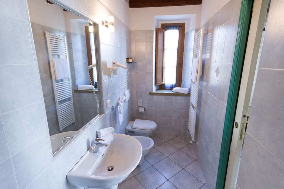 Standard Double Room | Bathroom | Shower, hair dryer, towels