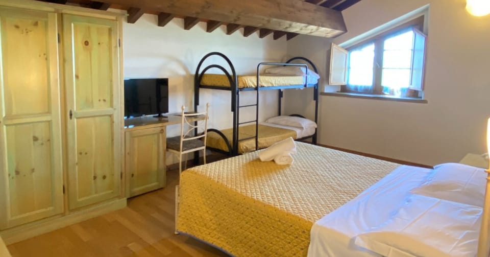 Family Room | Minibar, in-room safe, desk, soundproofing