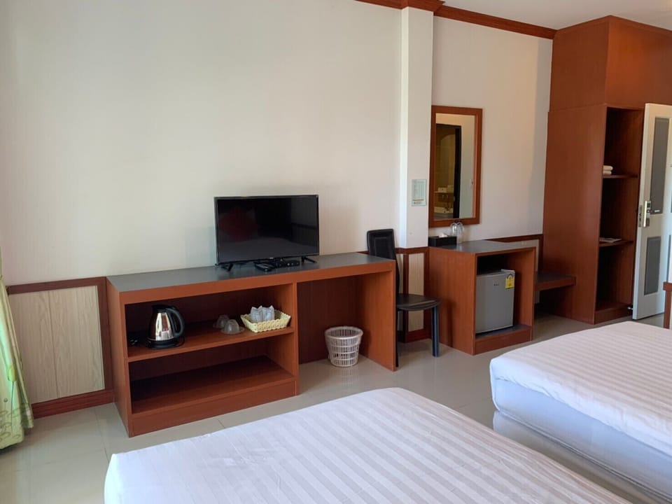 Deluxe Double or Twin Room | Free WiFi, bed sheets