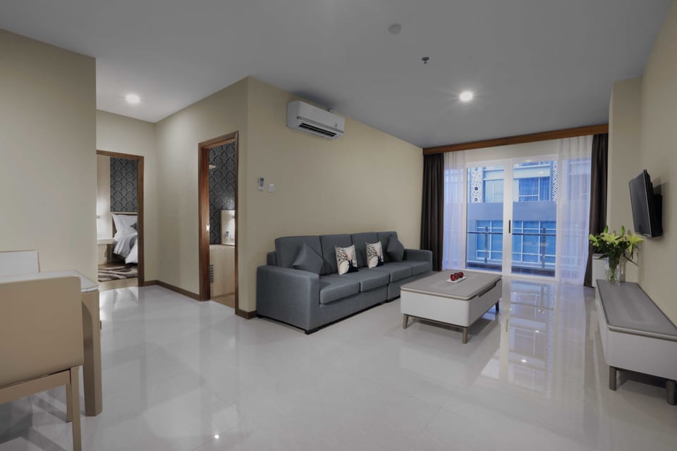 Apartment, 3 Bedrooms | Living room | 32-inch LCD TV with cable channels, TV