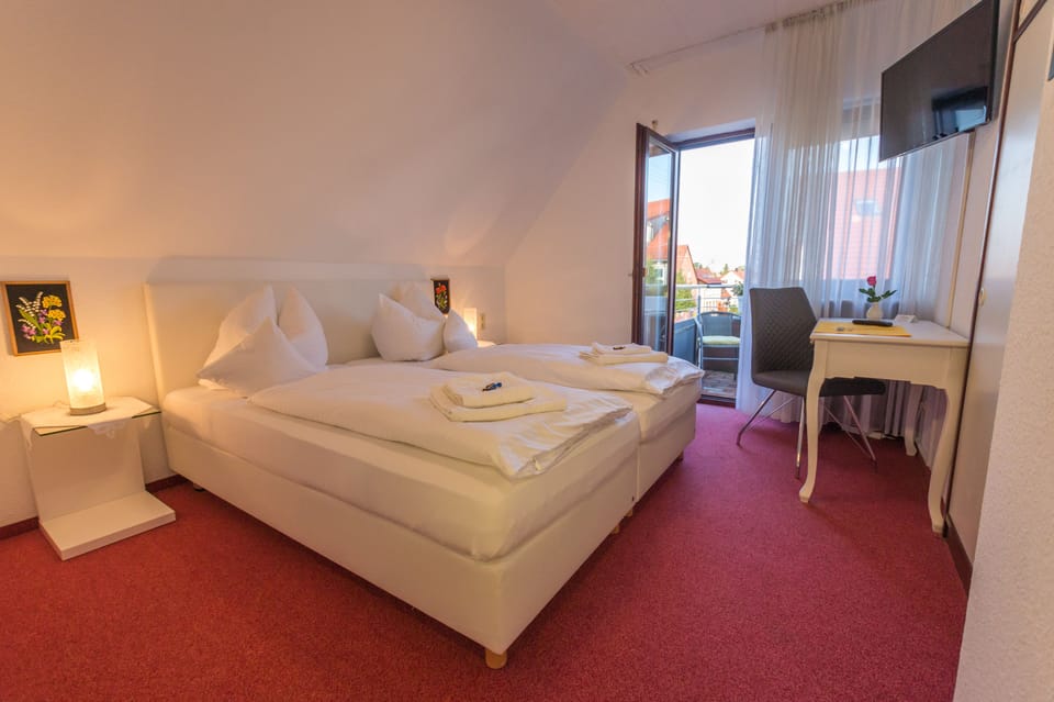 Deluxe Double or Twin Room | Premium bedding, desk, WiFi (surcharge), individually decorated