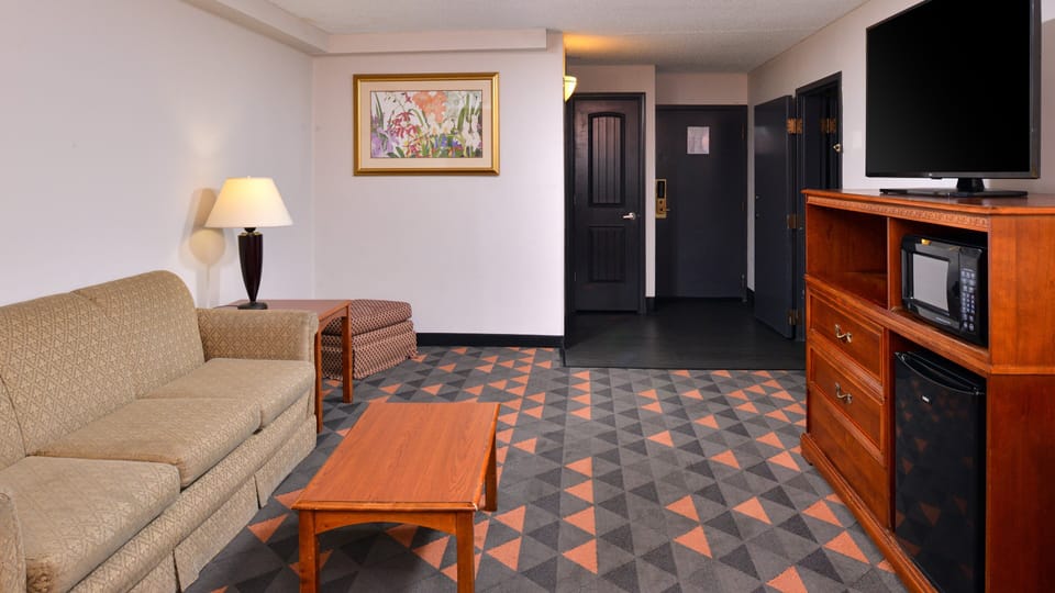 Suite, 1 King Bed (Additional Living Area) | Room amenity