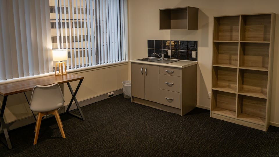 Private 3 Bed Room with Ensuite Bathroom | In-room safe, free WiFi, bed sheets