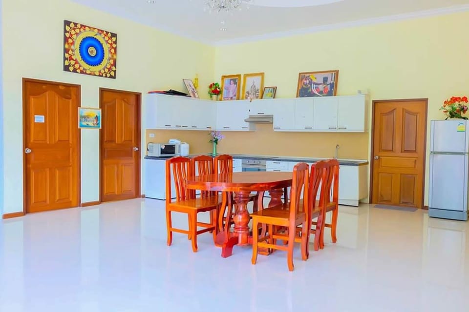 4-Bedroom with Private Pool  | In-room dining