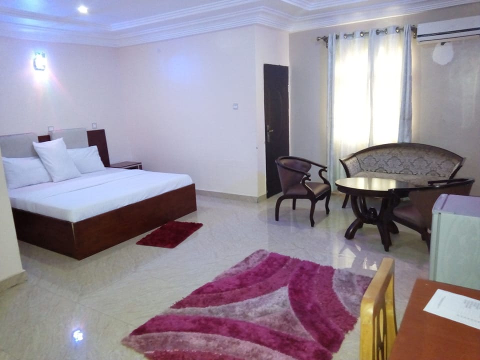 Executive Room (Super) | Living area | Flat-screen TV