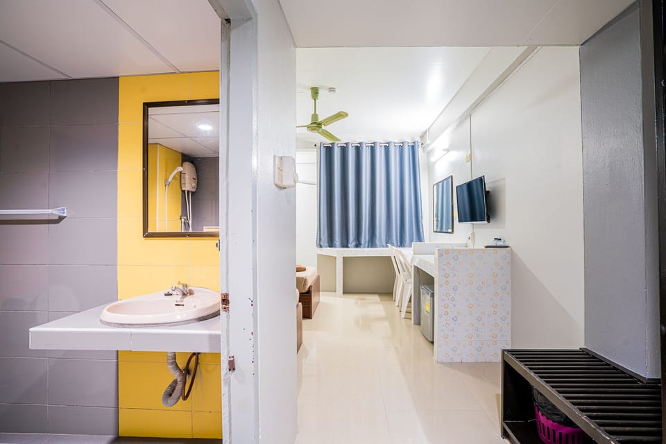 Desk, WiFi (free), bed sheets