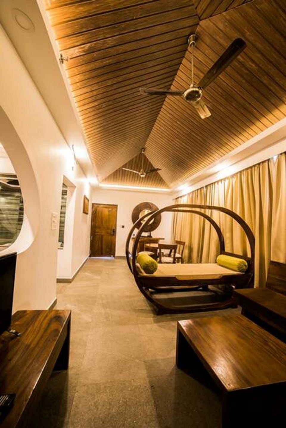 Jacuzzi Suite | Living room