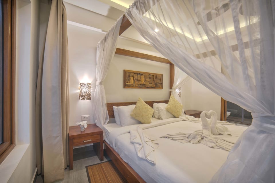 Deluxe Suite | Egyptian cotton sheets, premium bedding, minibar, in-room safe