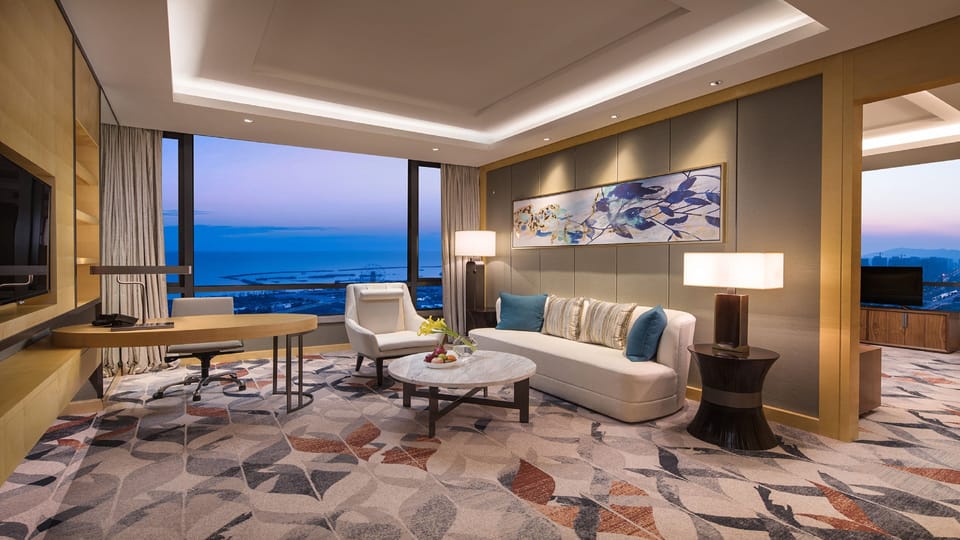 Suite, 1 Bedroom, Lake View | In-room safe, desk, laptop workspace, blackout drapes