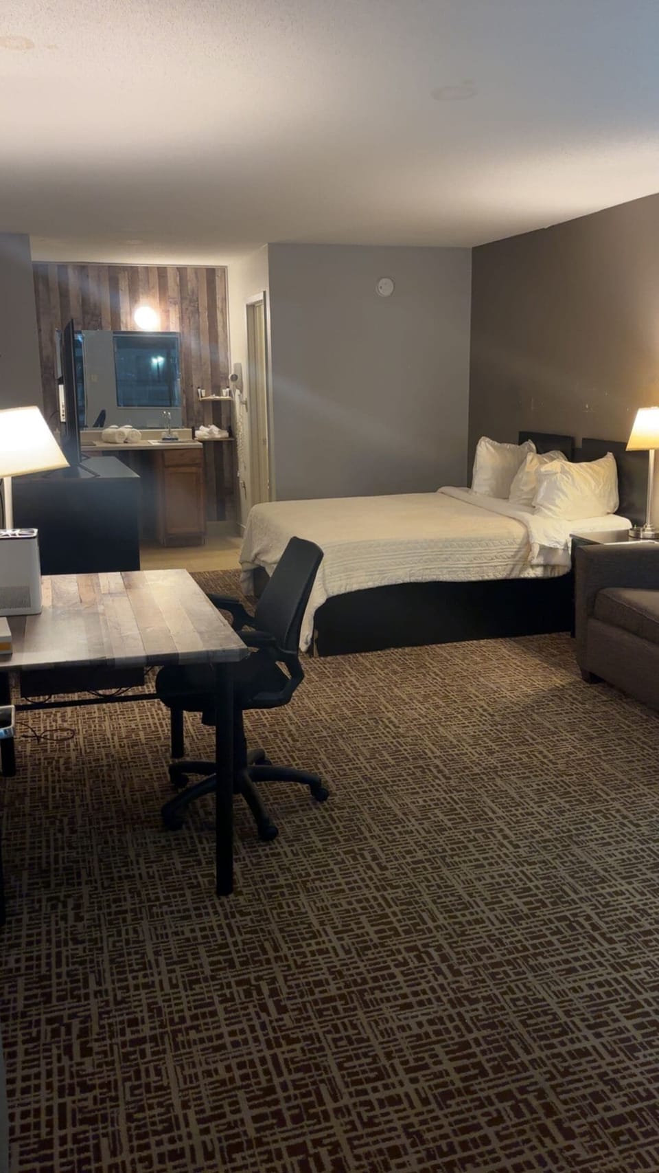 Room, 1 King Bed, Non Smoking | Premium bedding, memory foam beds, desk, blackout drapes