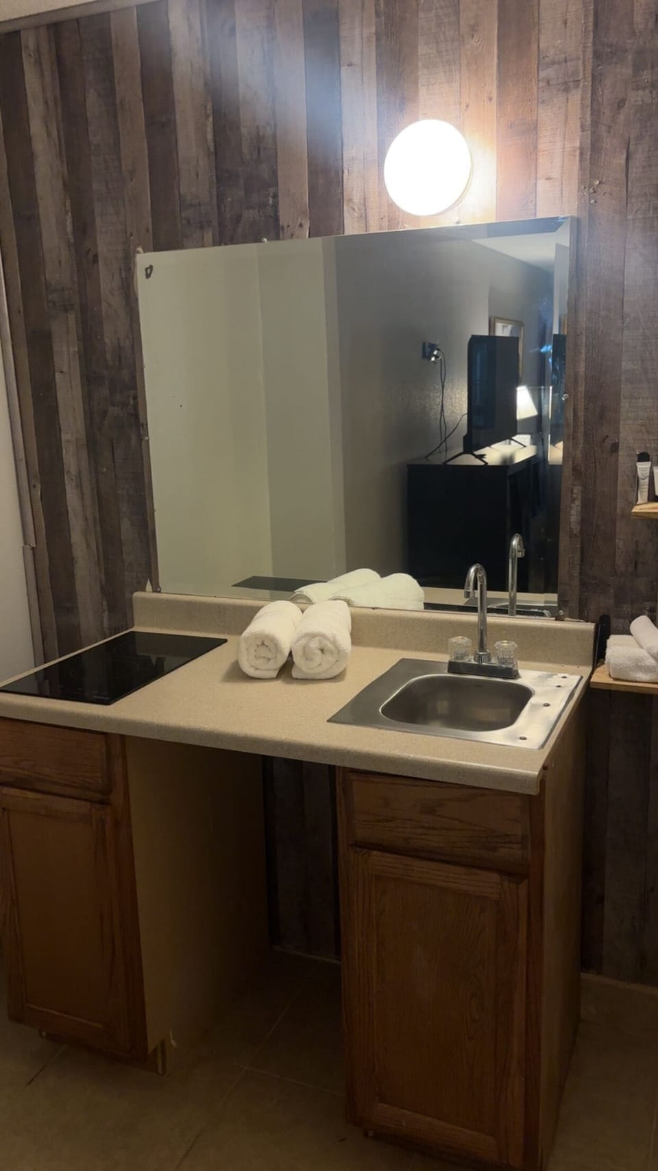 Room, 1 King Bed, Non Smoking | Bathroom sink