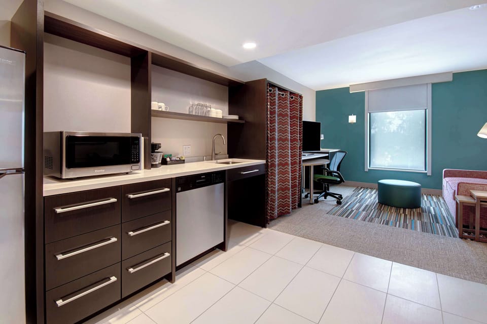 Suite, 1 King Bed, Accessible, Bathtub | Desk, iron/ironing board, free WiFi, bed sheets