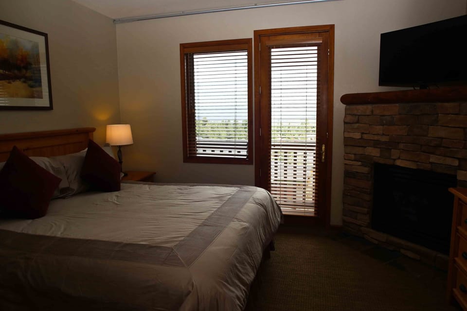 Townhome, 3 Bedrooms (Eagle Run #204) | 3 bedrooms, iron/ironing board, free WiFi, bed sheets