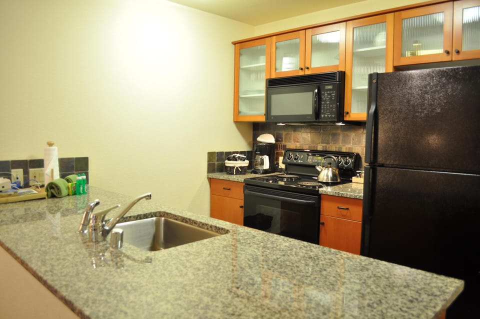 Condo, 1 Bedroom (Village #2416 White Mountain Lodge) | Private kitchen | Fridge, microwave, oven, stovetop