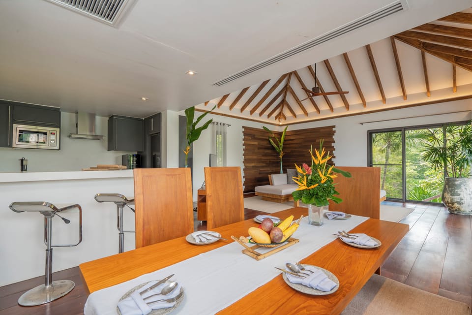 HillTop Pool Villa | Premium bedding, in-room safe, desk, laptop workspace