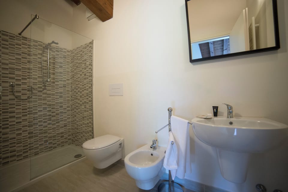 Standard Triple Room, Garden View | Bathroom | Shower, free toiletries, hair dryer, bidet