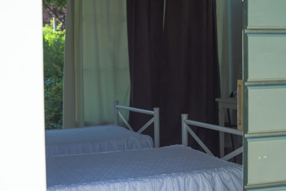 Comfort Triple Room | Cribs/infant beds, free WiFi, bed sheets