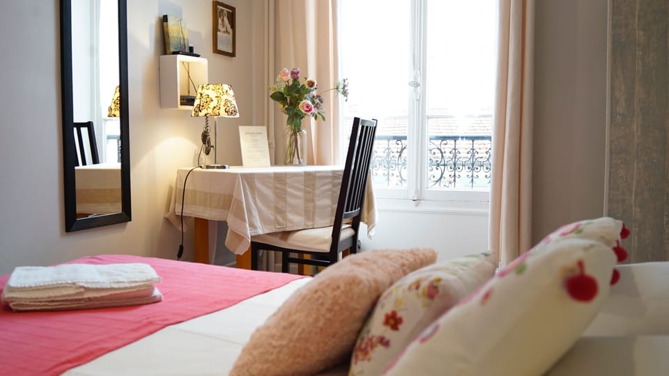 Double Room | Minibar, desk, free WiFi, bed sheets