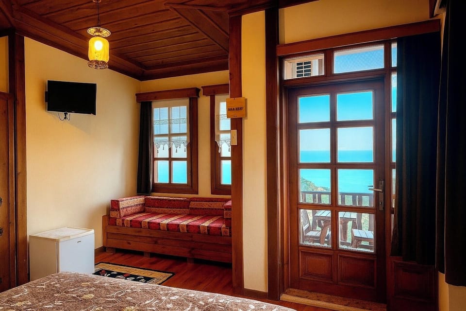 Room, 1 Double Bed, Sea View | Desk, free WiFi, bed sheets