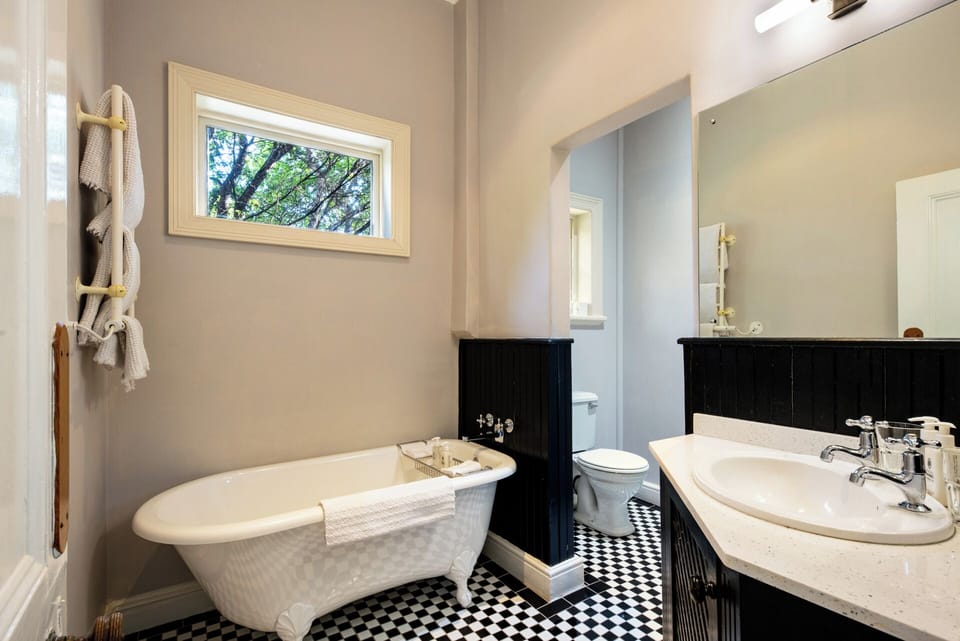 Deep soaking tub, free toiletries, hair dryer, towels